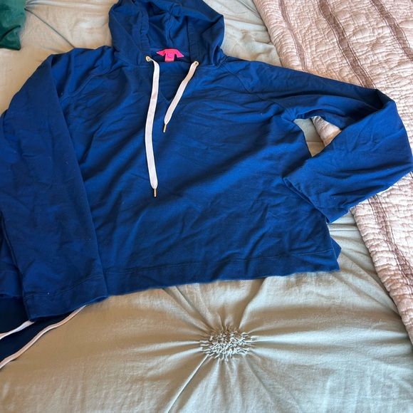 Lilly Pulitzer Blue/trimmed in white Shorts & Pullover XL NWOT - Picture 2 of 7